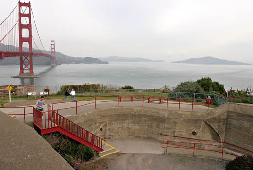 San Francisco Marathon Mile 14 - Course 2022 Landmark - Golden Gate Batteries